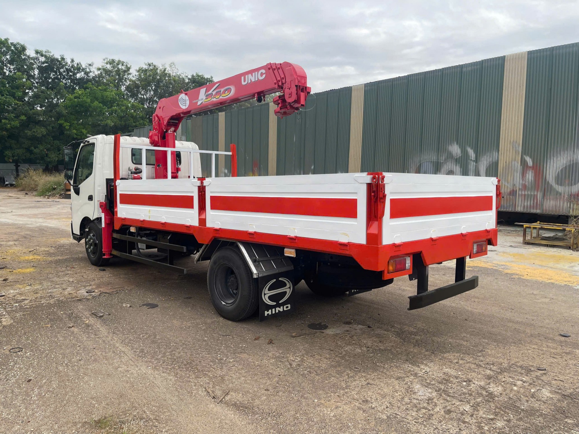 Xe Tải Cẩu Hino XZU720L 4 Đoạn Cần